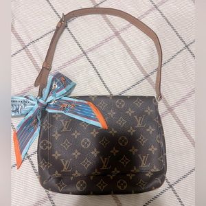 Vintage Louis Vuitton shoulder bag